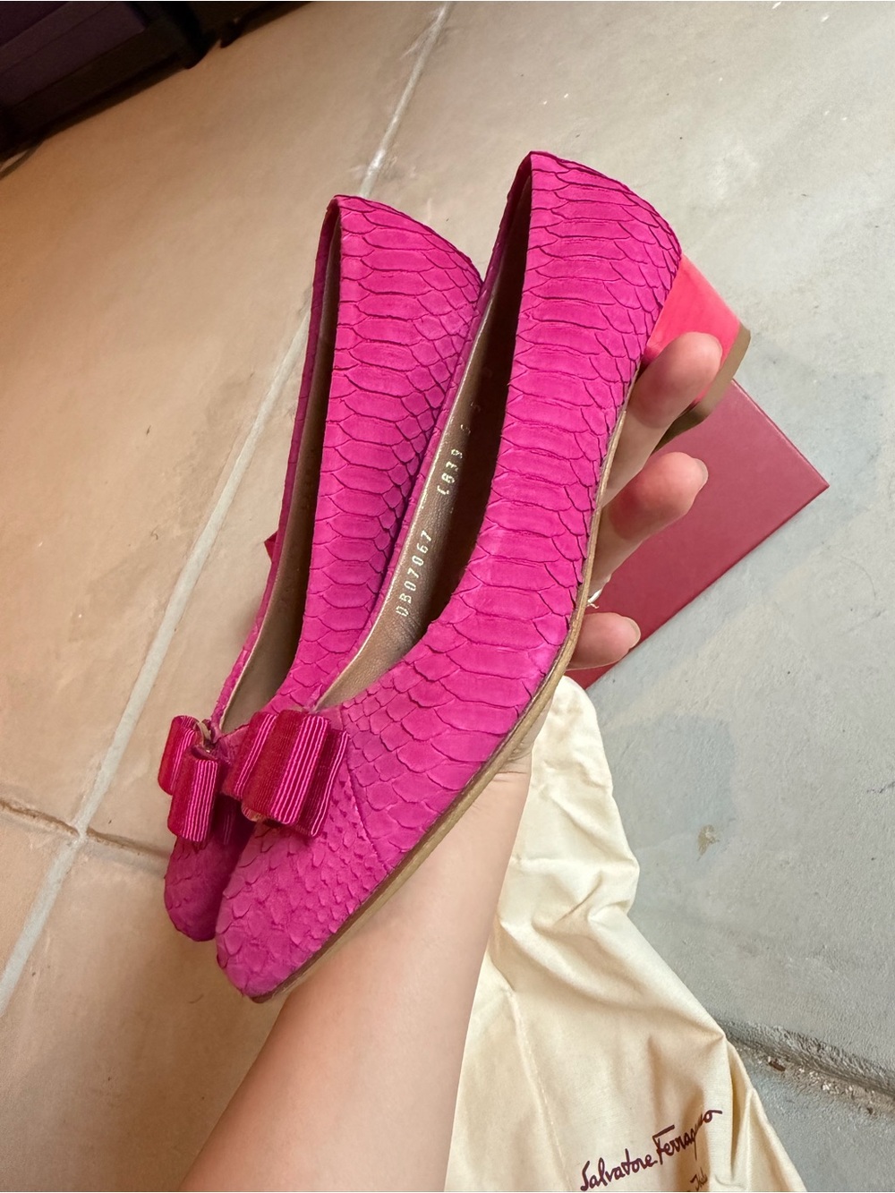 Salvatore Ferragamo Hot Pink Python Vara Bow Flats w/ Box & Dust Bag size5B - Picture 4 of 7